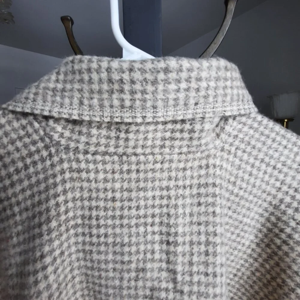 Classic vintage wool cape/poncho with scarf attached, herringbone pattern - Picture 7 of 8